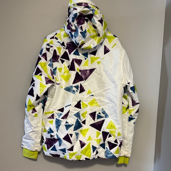 Women's Geometric Patterned Jacket - Picture 4 of 6